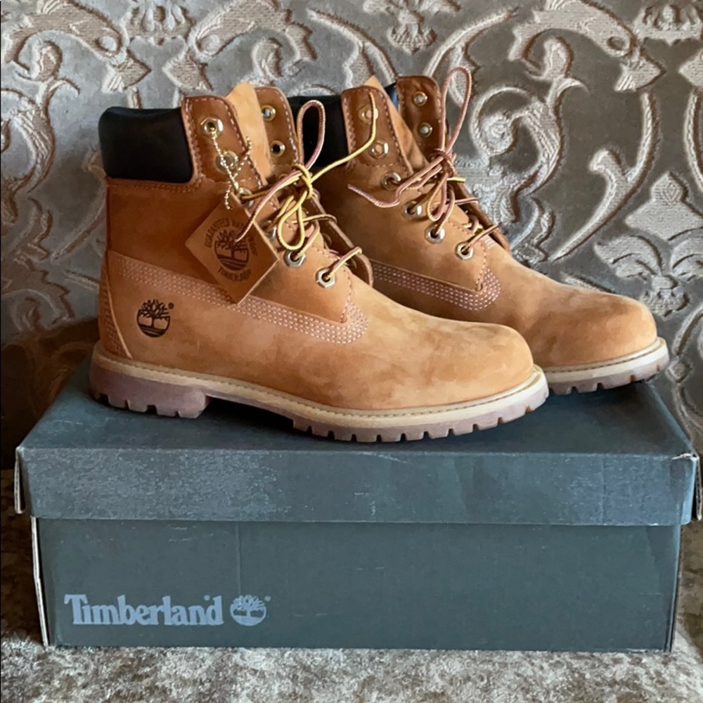 TIMBERLAND Women’s 6-inch Premium Boot—NEVER WORN!!